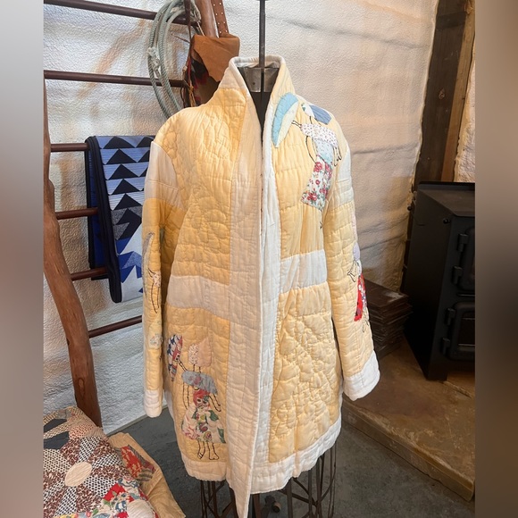 Handmade coat made from a vintage quilt. Quilt coat size medium. - Picture 2 of 10